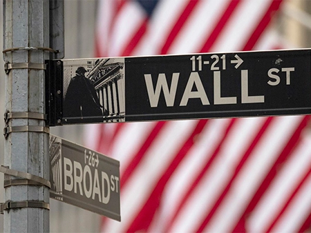 US stocks hit fresh highs on strong jobs report
